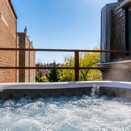 Hébergement de vacances Loft Avec Jacuzzi, Salle De Sport Et Garage Moto