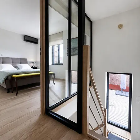 Hébergement de vacances Loft Avec Jacuzzi, Salle De Sport Et Garage Moto