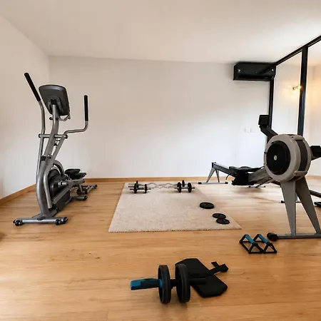 Hébergement de vacances Loft Avec Jacuzzi, Salle De Sport Et Garage Moto *