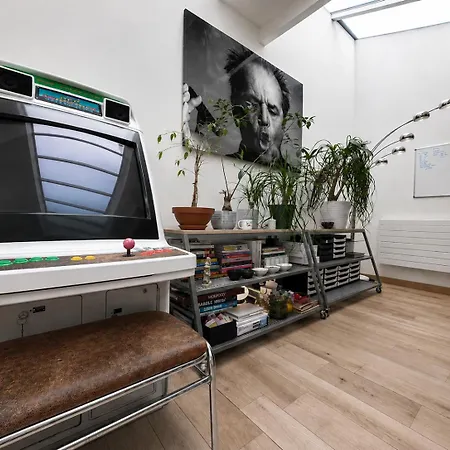 Hébergement de vacances Loft Avec Jacuzzi, Salle De Sport Et Garage Moto Lille