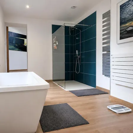 Loft Avec Jacuzzi, Salle De Sport Et Garage Moto Hébergement de vacances Lille