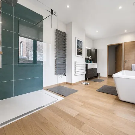 Hébergement de vacances Loft Avec Jacuzzi, Salle De Sport Et Garage Moto
