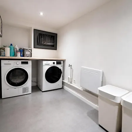 Hébergement de vacances Loft Avec Jacuzzi, Salle De Sport Et Garage Moto *
